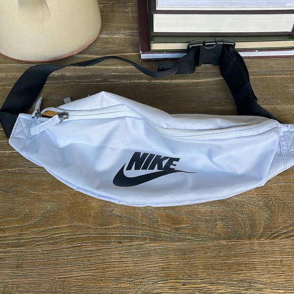 NIKE Fannie Pack Light Pale Blue - Picture 2 of 8